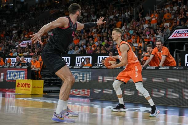 滕哈赫在入 滕哈赫在入