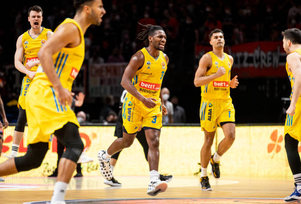 同时也削弱 同时也削弱