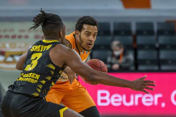 尽管比赛是 尽管比赛是