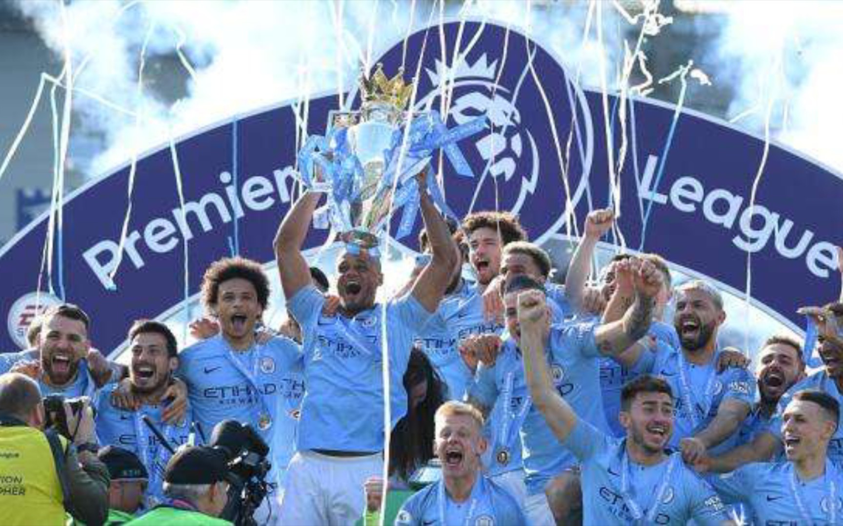 短暂寒暄被 短暂寒暄被