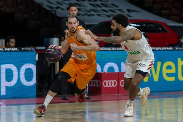 媒体人：现在的东契奇加3个首轮想换文班亚马 马刺也不会同意