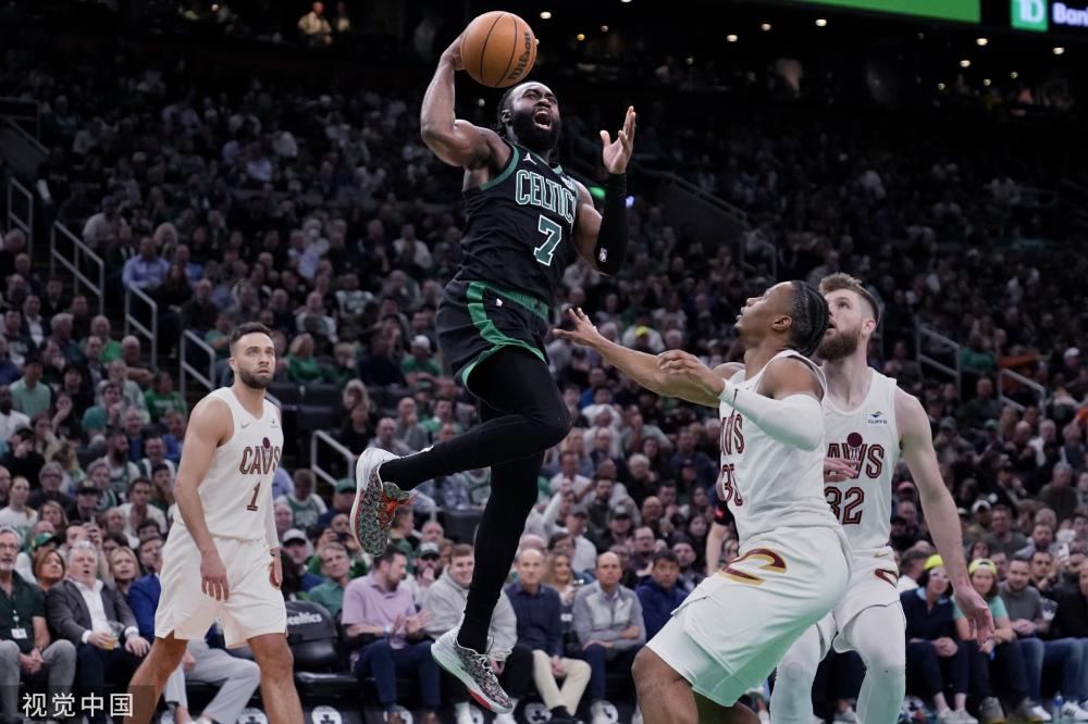 媒体人：国足和澳大利亚的首发球员，本轮中超只有三人首发.