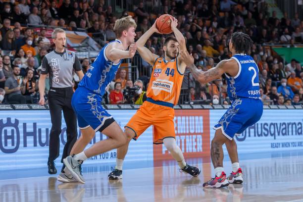 他认为鲍威 他认为鲍威