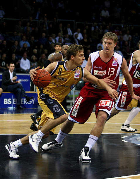 吉拉西：很高兴教练续约了；拿出好的表现是我们对球迷的责任