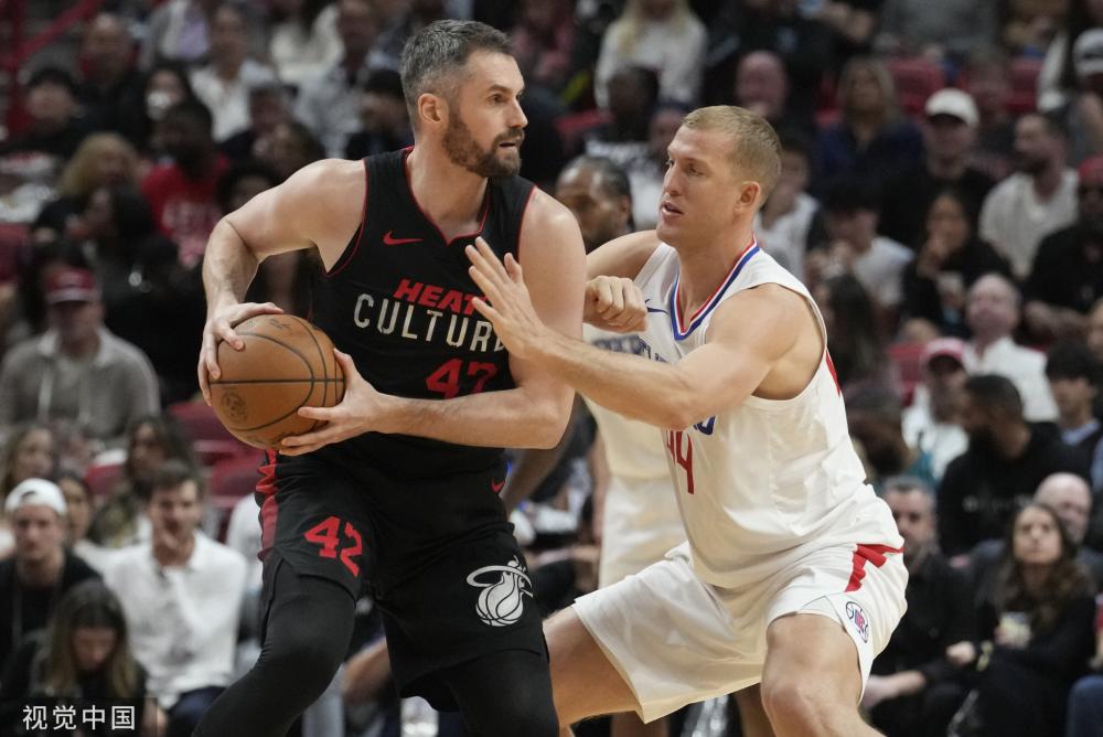 在男双比赛 在男双比赛